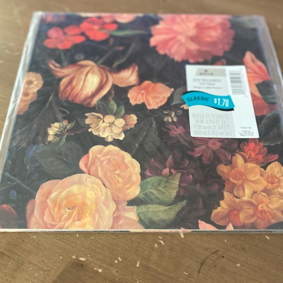 NWT Vintage HALLMARK Romantic Floral Gift Wrap - Picture 3 of 3